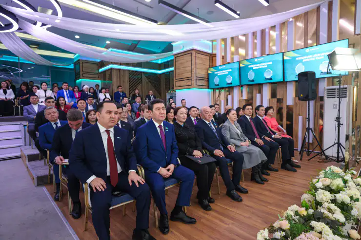 Ерлан Кошанов на собрании партии Amanat - Tengrinews.kz