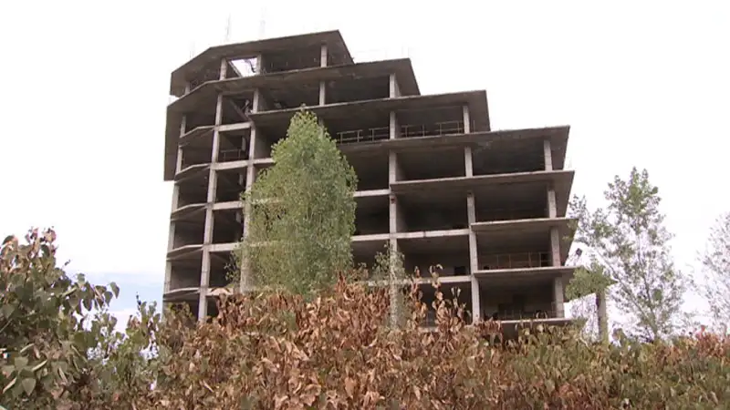 Что скрывает снос долгостроя на Сайране в Алматы?