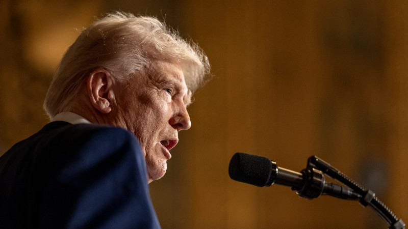 Кто на самом деле играет с огнем: Трамп или Путин?