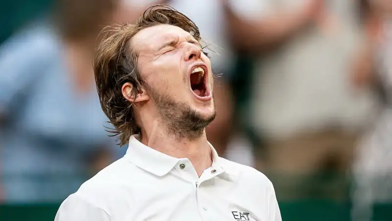 Александр Бублик: Казахстанский теннисист обыграл Медведева, как мастер на шахматной доске ставит мат Павлодаре