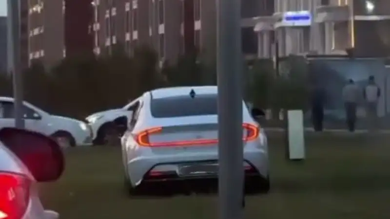 Общественность в шоке: автовладелец из Астаны наказан за попытку объехать пробку Павлодаре