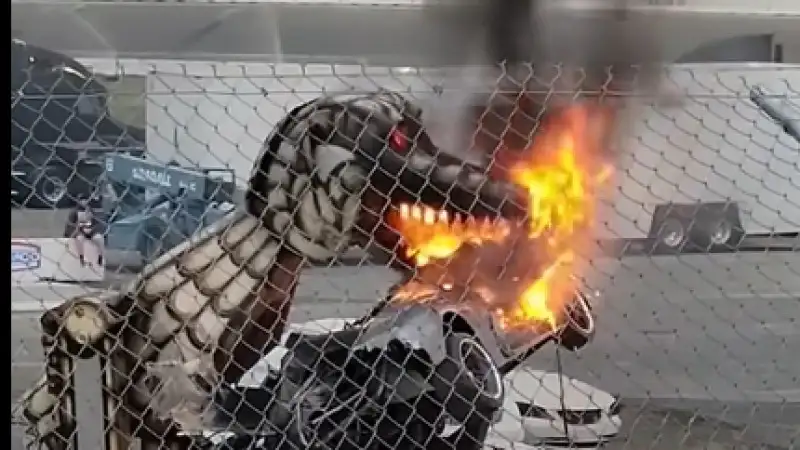 Когда мечты о скорости встречаются с колесами судьбы: монстр-трак против суперкара в Ричленде Павлодаре