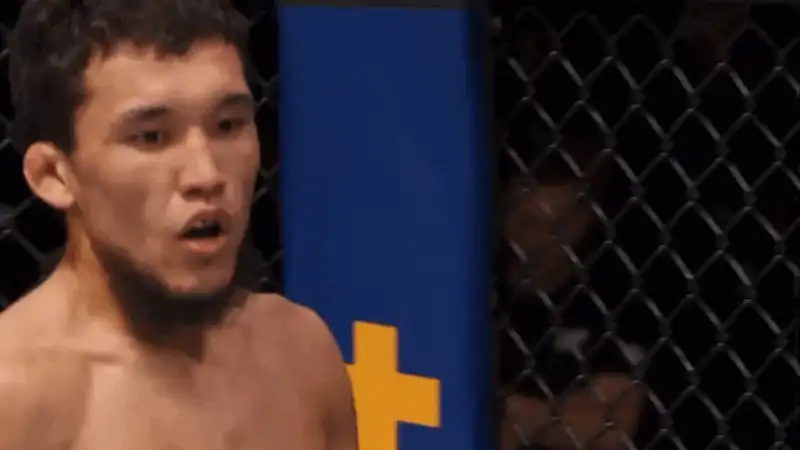 Алиби Идирис одержал победу над Фуратбеком Екубовым на The Ultimate Fighter, несмотря на скандал с нарушением в бою Казахстан - Узбекистан Павлодаре
