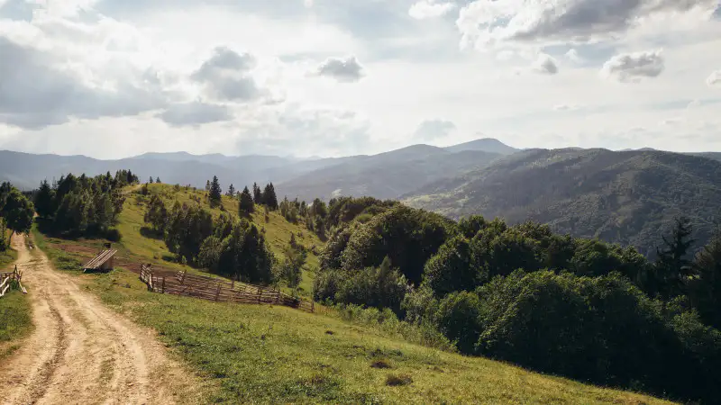Казахстан в ожидании стихии: грозы и град могут обернуться серьезными последствиями для северных регионов Павлодаре