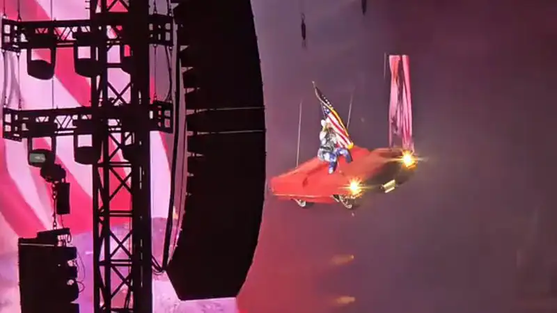 Падение с небес: как инцидент на концерте Бейонсе изменил восприятие безопасности на шоу Павлодаре