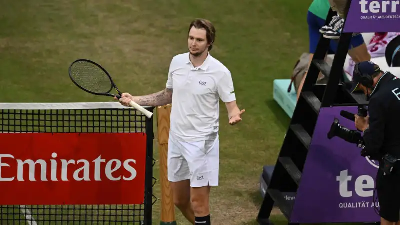 Александр Бублик из Казахстана достиг полуфинала турнира ATP 500 Halle Open в Германии, продемонстрировав впечатляющую игру на травяном покрытии Павлодаре