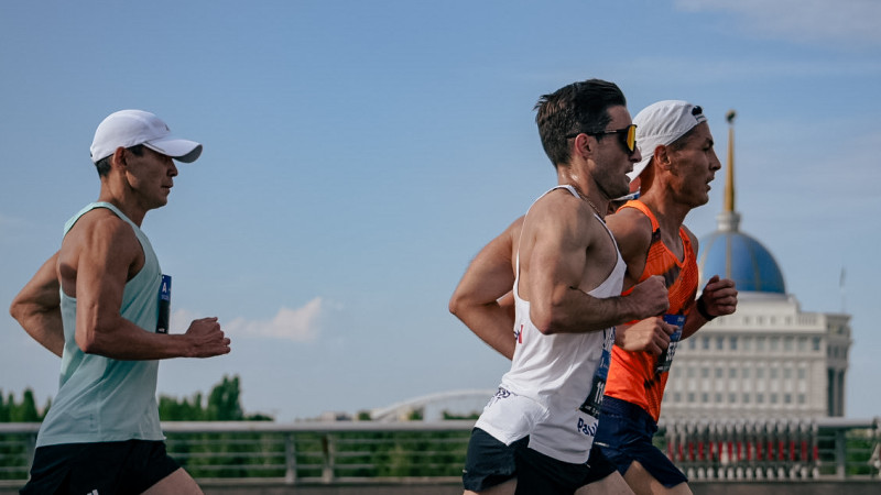 Кто быстрее: трасса или бегуны на Astana Half Marathon?
