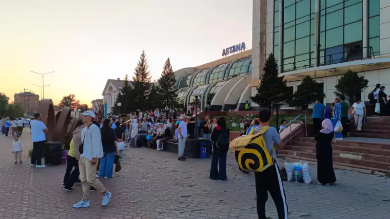 Эвакуация на железнодорожном вокзале Астаны: тревожное сообщение о бомбе заставило покинуть здание пассажиров и сотрудников Павлодаре