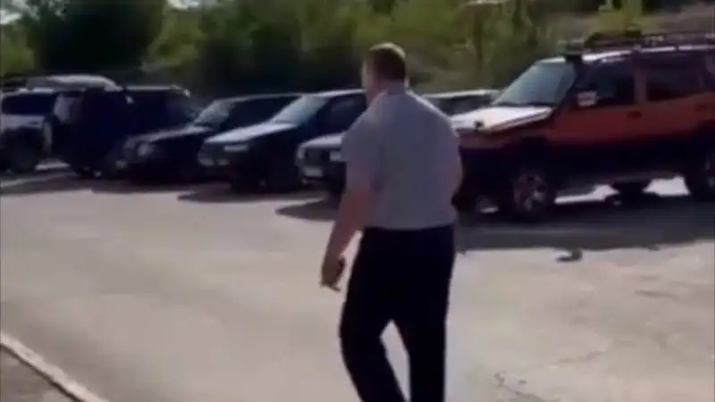 Темиртау: 68-летний мужчина задержан за жестокое обращение с щенком после шокирующего видео Павлодаре