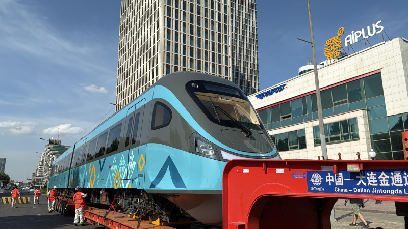 На левобережье Астаны установили новый состав LRT: два вагона уже в работе