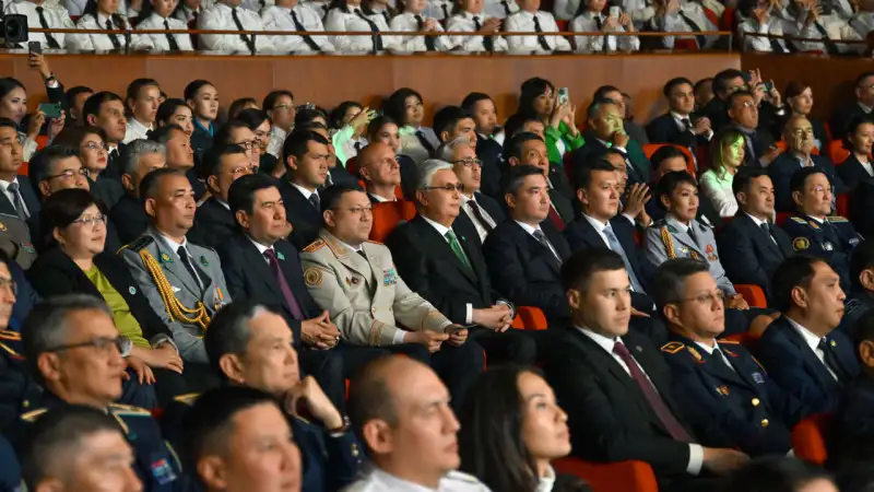 Президент на празднике: Концерт в честь Дня полиции прошел на улице Мира в центре города 10 октября Павлодаре