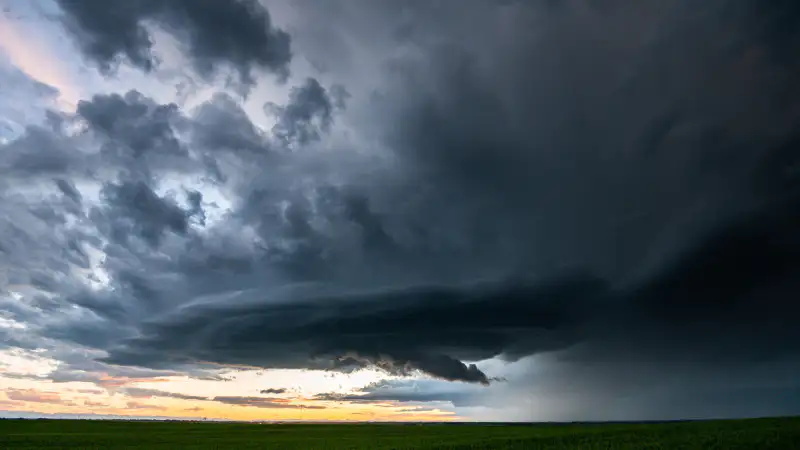 Казахстан в вихре стихии: дождь, грозы и шквалы — природа готовит сюрпризы 21 июня! Павлодаре