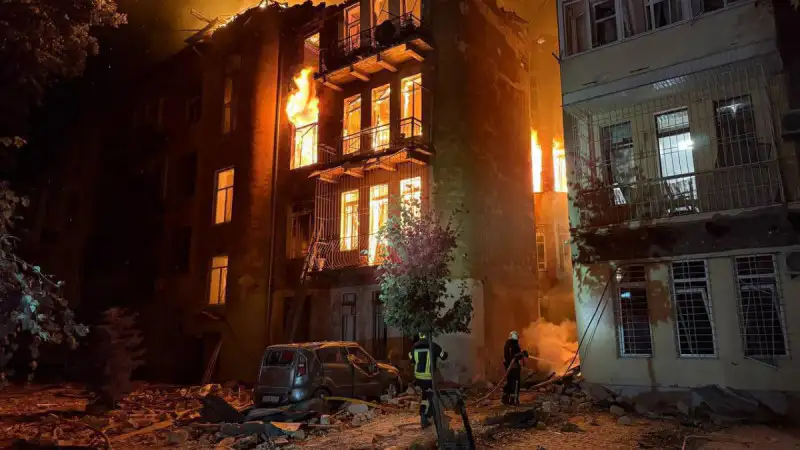 Ночные удары беспилотников: Украина сталкивается с новыми вызовами безопасности и гуманитарными последствиями Павлодаре