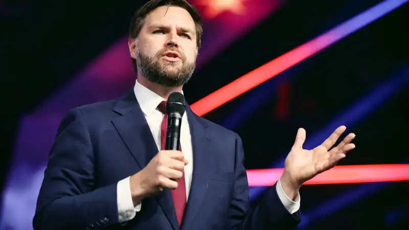 Необычная охрана: снайперы на трибунах поднимают вопросы о безопасности высокопоставленных чиновников в США Павлодаре