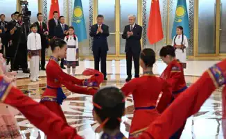 Кто встречал Си Цзиньпина: дети или дипломаты?