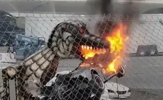 Когда мечты о скорости встречаются с колесами судьбы: монстр-трак против суперкара в Ричленде