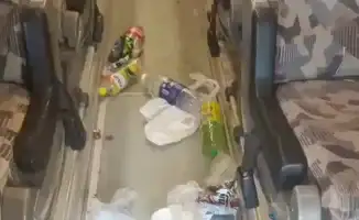 Автобусный пикник: когда пассажиры забыли, что мусор не уходит сам по себе