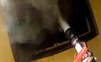 Чудо спасения: женщина вырвалась из огненной ловушки в Алматы благодаря смелым действиям спасателей