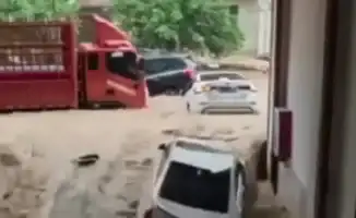 Когда река вышла из берегов: автомобили на дне водного апокалипсиса в Гуйчжоу