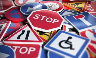 Астана: дороги замедляют шаг, а знаки становятся новыми компаньонами на пути к безопасности