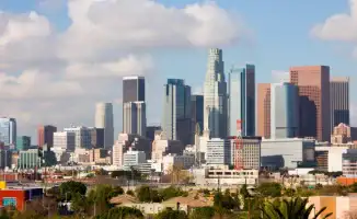 Свет в конце туннеля: Лос-Анджелес снимает оковы комендантского часа