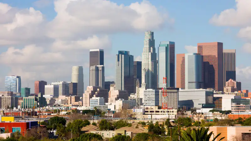 Свет в конце туннеля: Лос-Анджелес снимает оковы комендантского часа Павлодаре