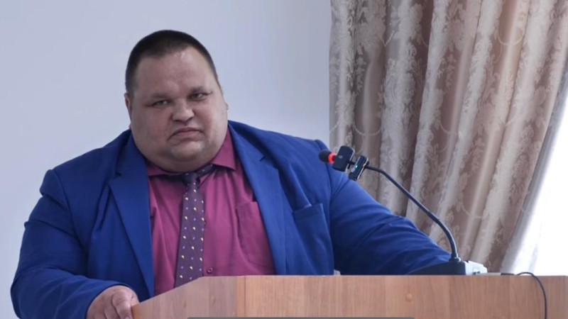 Общественность требует ответственности от местных властей после инцидента с акимом в пьяном виде