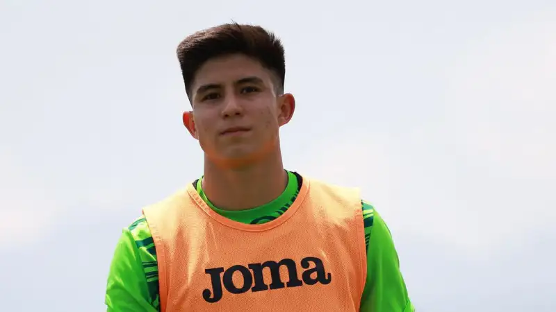 Молодой маг из Алматы: Дастан Сатпаев выбрал клуб, который не в синем, а в красном! Павлодаре