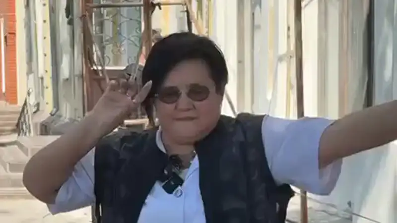 Танец каражорга от депутата Сагандыковой у музея в Павлодаре Павлодаре