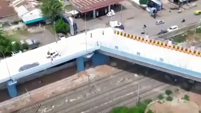 Мост под прямым углом: общественность в шоке от инженерного провала в Индии Павлодаре