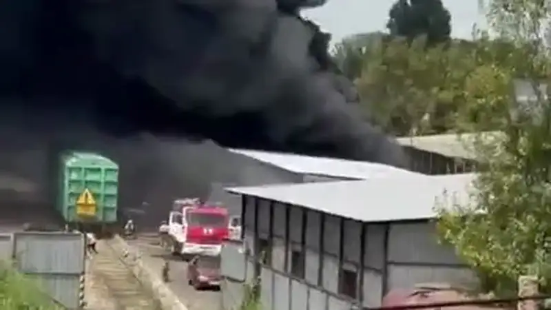 Алматы в огненном танце: пожарные сражаются с пламенем на повышенной ноте Павлодаре