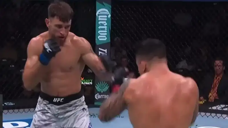 Казахстанский боец: как первая победа в UFC превратила его в золотого орла на ринге Павлодаре