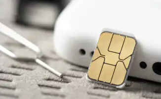 Иностранцы в России: отключение сим-карт ставит под угрозу связь и мобильность в стране