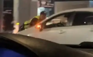 Необычный инцидент в Алматы: водительница на капоте автомобиля создала прецедент для правоприменения