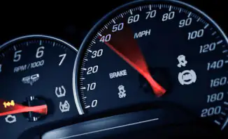 Скорость света на асфальте: варшавский гонщик превратил улицы в трассу Формулы-1