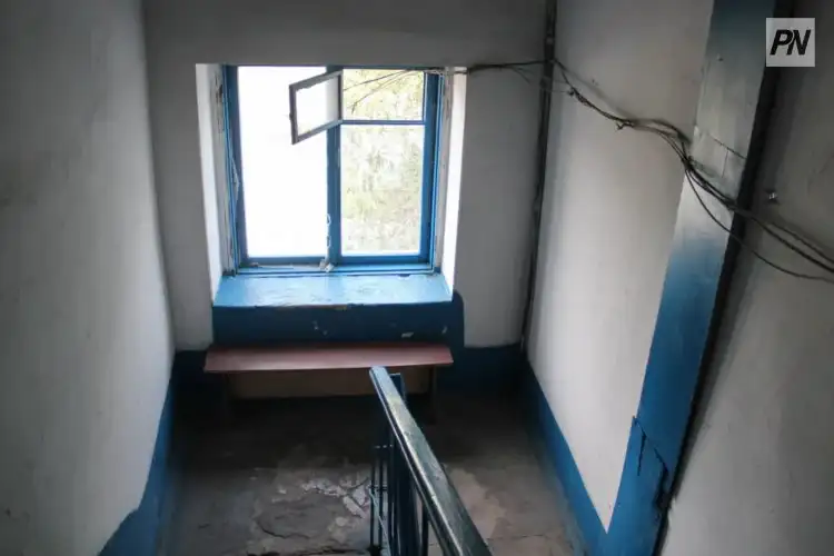 В Павлодаре 40-летний мужчина погиб после падения с высоты Павлодаре