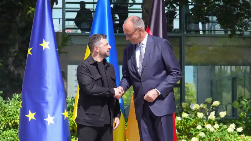 Трамп, президенты США, Украины и лидеры ЕС готовятся к саммиту с Путиным на Аляске Павлодаре