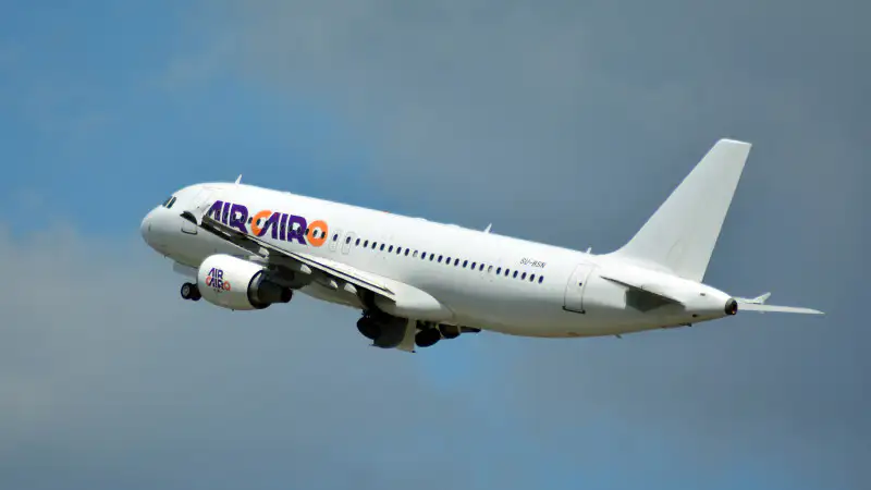 Пассажиры рейса Air Cairo из Астаны в Шарм-эль-Шейх недовольны длительной задержкой вылета по необычной причине Павлодаре