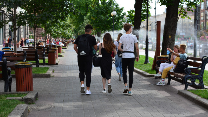 Молодым украинцам разрешили выезжать за границу Павлодаре