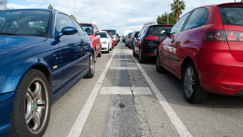 Скандал в Атырау: сотни клиентов автосалона остались без машин и денег, требуя справедливости Павлодаре