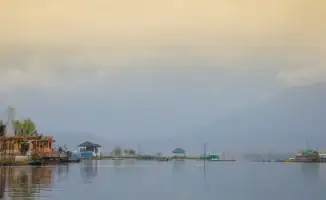 Стихийное бедствие в Кашмире: более 30 жизней унесли наводнения, 50 человек пропали без вести