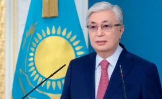 Президент Казахстана Касым-Жомарт Токаев опубликовал статью в популярной англоязычной газете China Daily под заголовком 'Strong Kazakh-Sino ties' накануне своего визита в Китай. В статье Токаев подчеркивает важность укрепления двусторонних отношений между