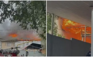 Пожар в Алматы: огонь уничтожил частный дом и угрожает четырёхэтажному зданию