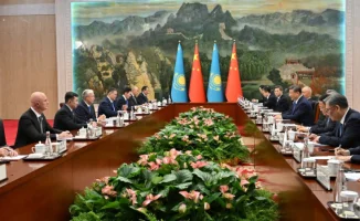 Си Цзиньпин и Касым-Жомарт Токаев обсудили стратегическое партнерство между Китаем и Казахстаном на переговорах, где председатель КНР выразил благодарность президенту Казахстана за участие в саммите.