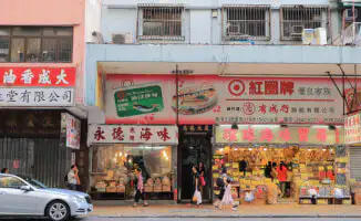 Почему свет в магазине горит 13 лет без перерыва?