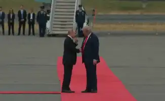 Язык тела Трампа и Путина: аналитики CNN отмечают напряжение и взаимные взгляды на саммите президентов США и России