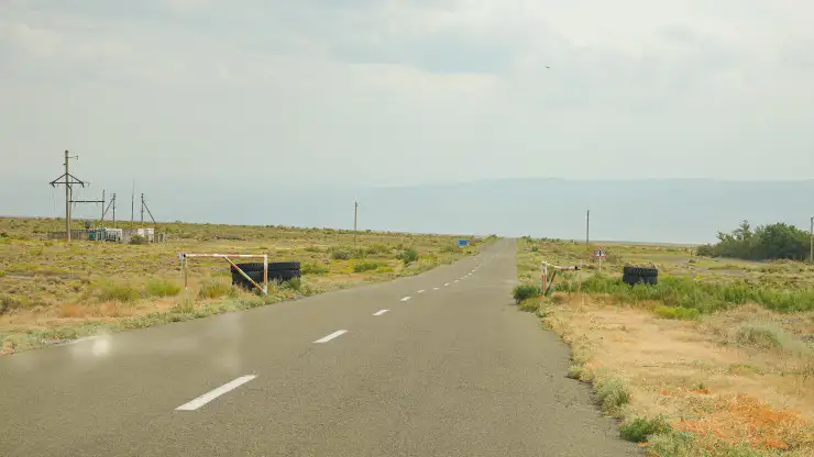 По дороге в село Достык на границе Казахстана и Китая 