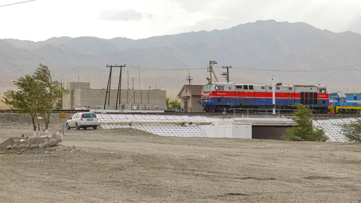 Железнодорожный переезд, Достык, село, граница Казахстана и Китая