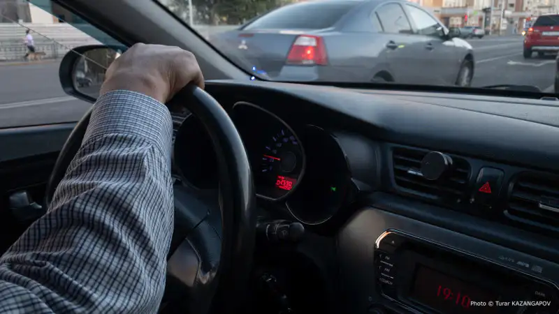 Общественность требует ужесточения контроля за водителями такси после инцидента в Астане Павлодаре