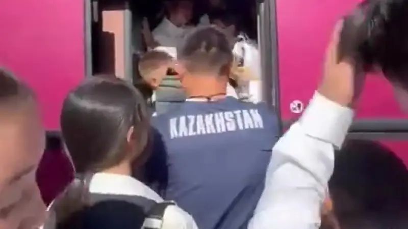 Школьники из села Жибек жолы в Алматинской области ежедневно сталкиваются с трудностями: переполненные автобусы становятся настоящим испытанием на пути к знаниям. Павлодаре